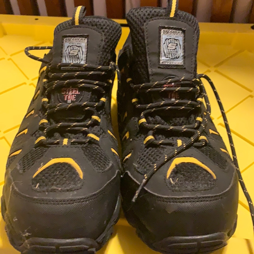 Sketchers steel toe shoe. Worn a few times while working at a Amazon warehouse